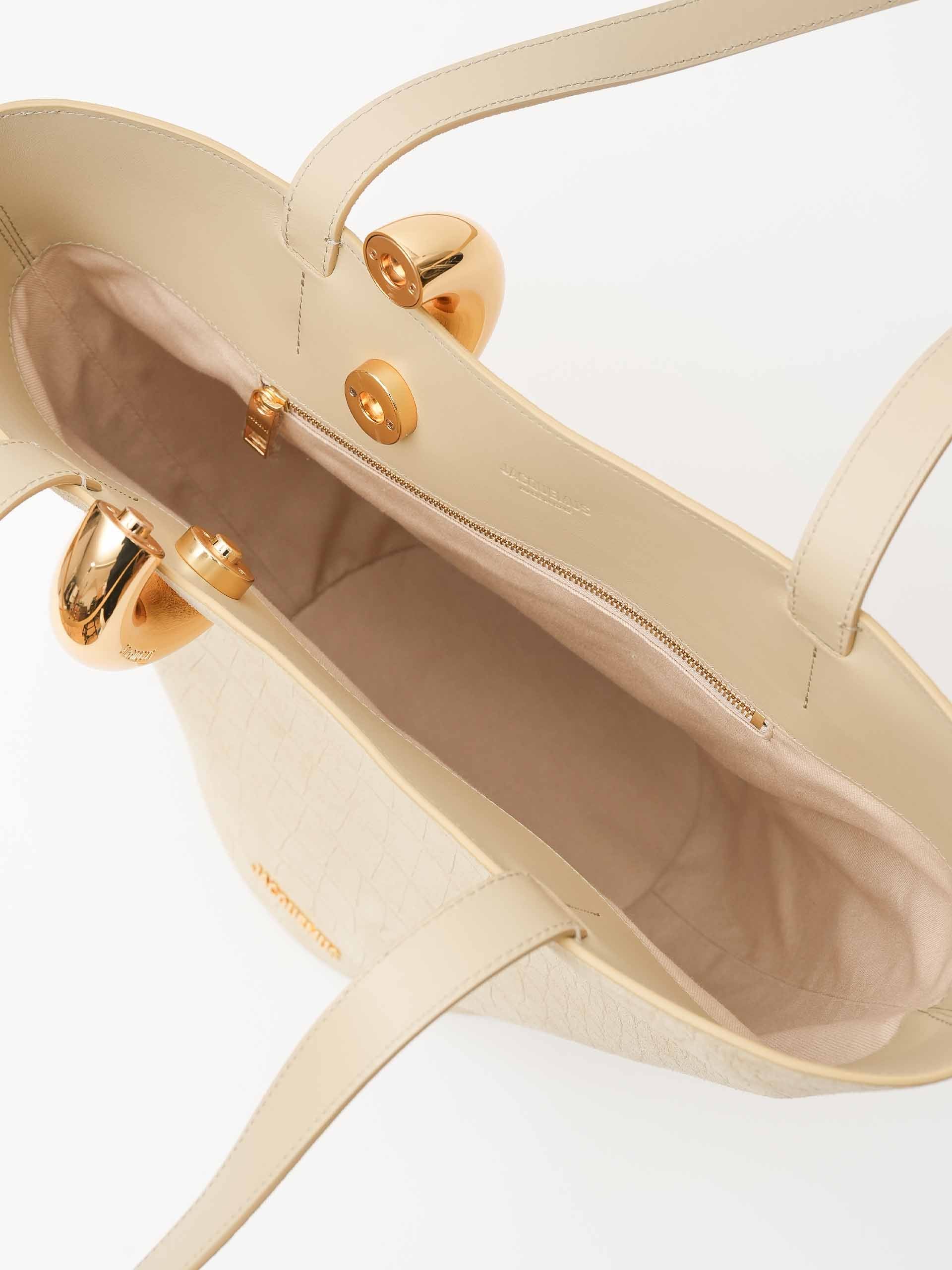 JACQUEMUS - Tote Bag Bambola Medium mit Kroko-Effekt Beige Suede Croco