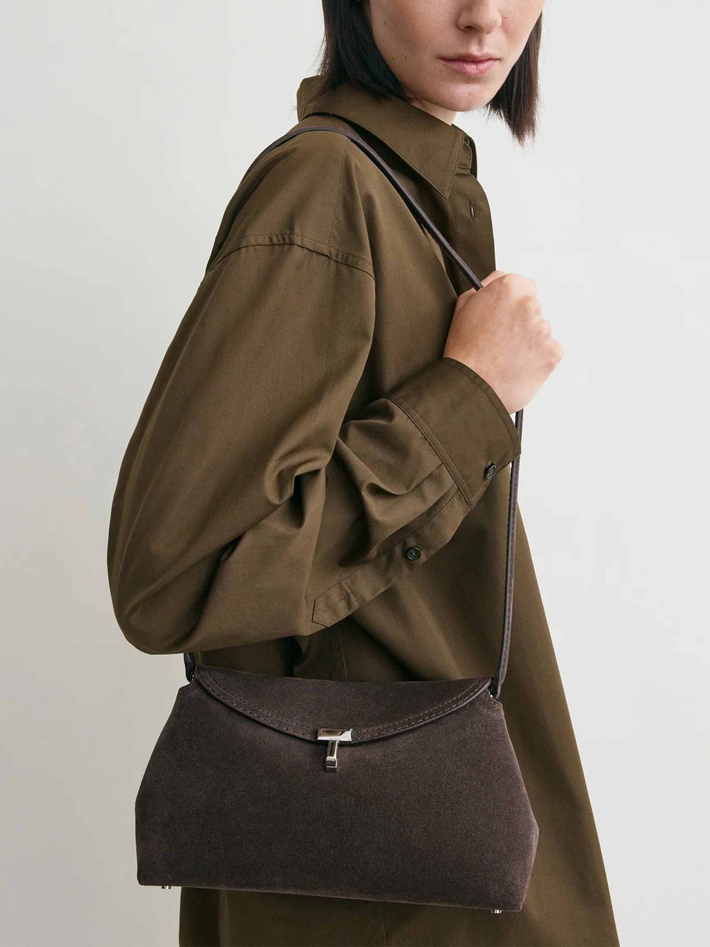 TOTEME - Clutch T-Lock Small aus Veloursleder Braun - Brown Suede