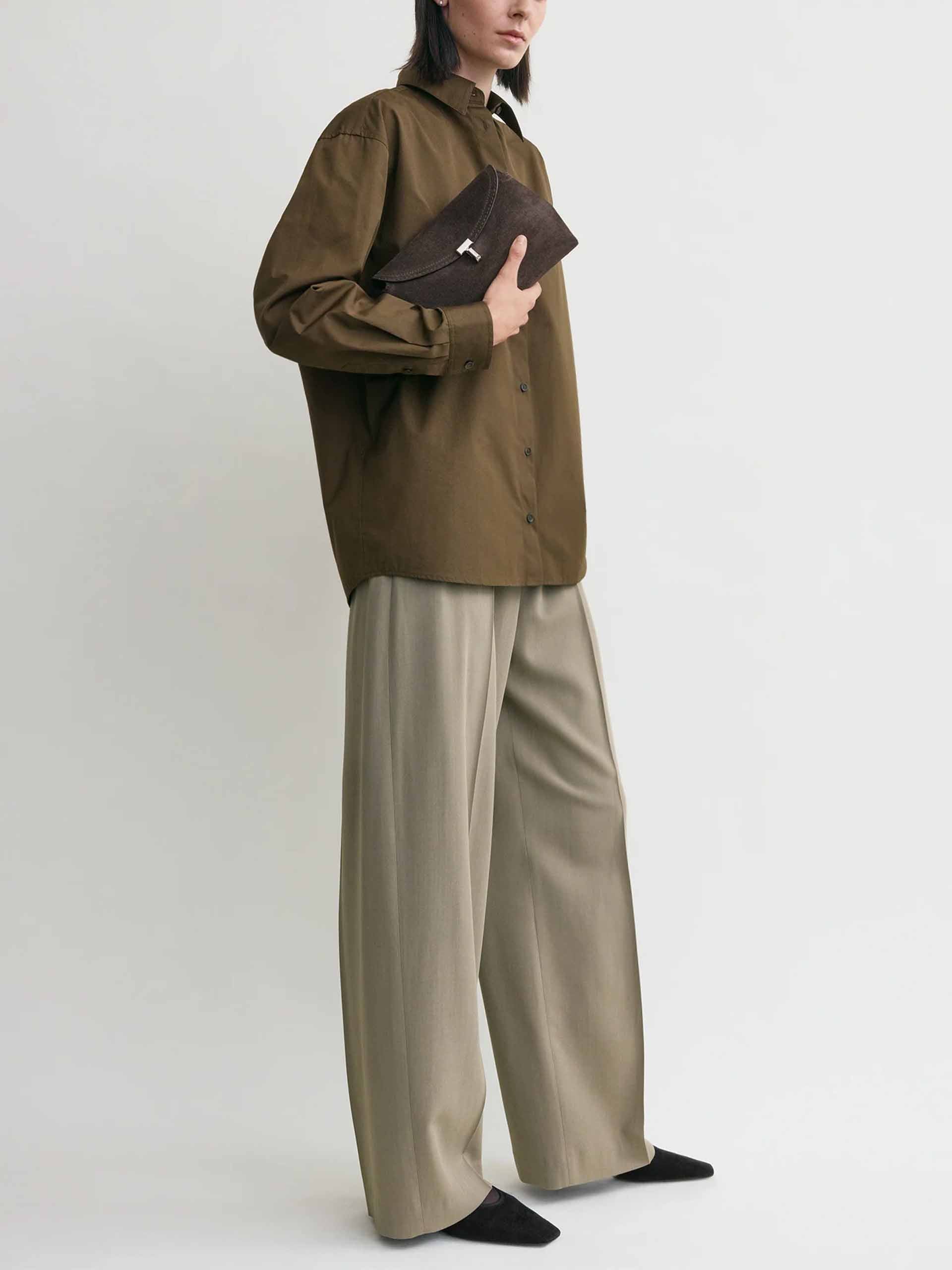 TOTEME - Clutch T-Lock Small aus Veloursleder Braun - Brown Suede