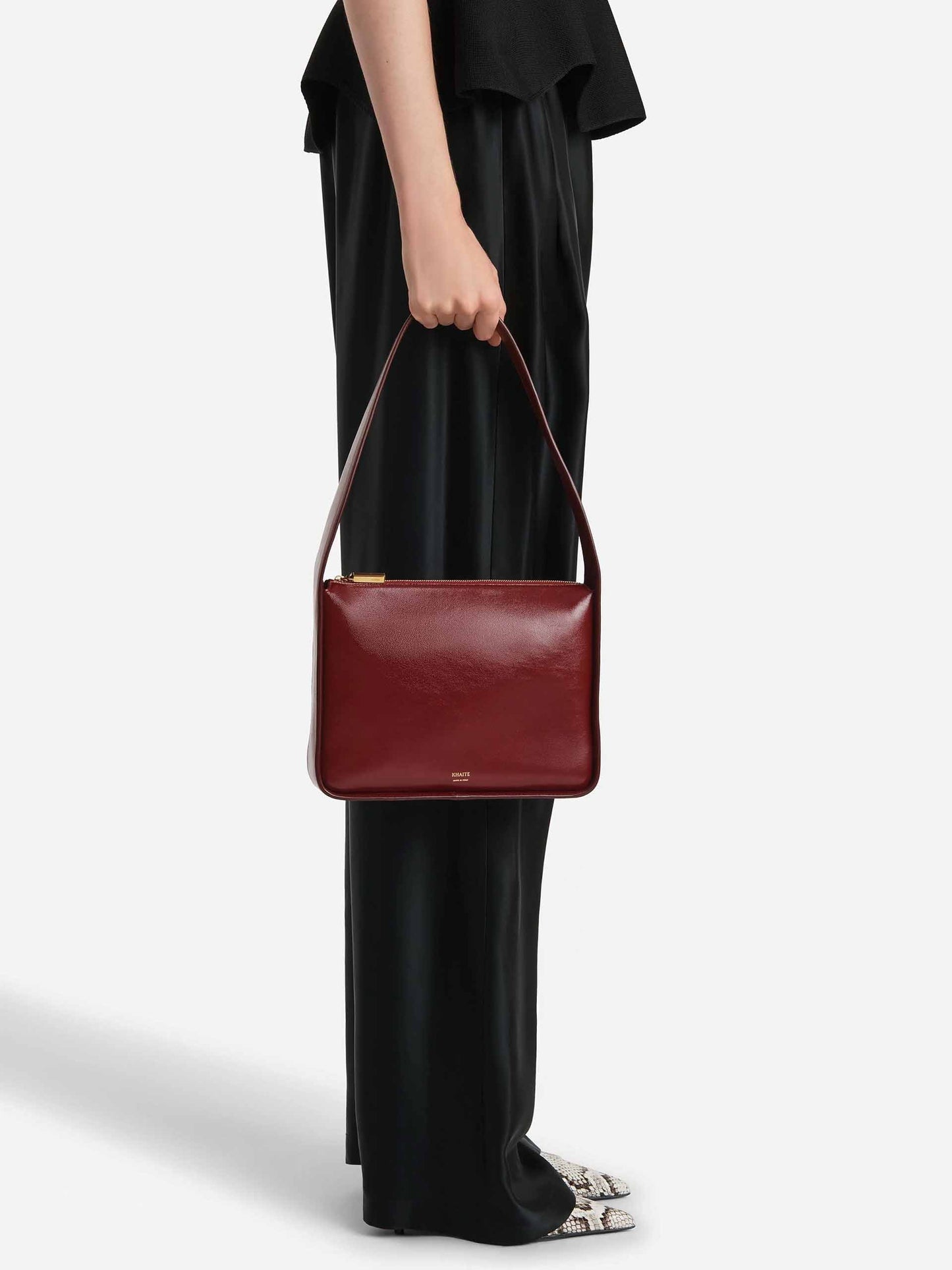 KHAITE - Schultertasche Lori Squared aus Leder Rot - Red Oxblood