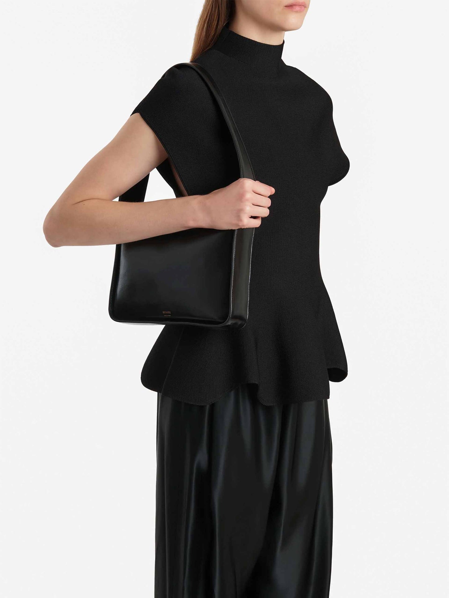 KHAITE - Schultertasche Lori Squared aus Leder Schwarz - Black