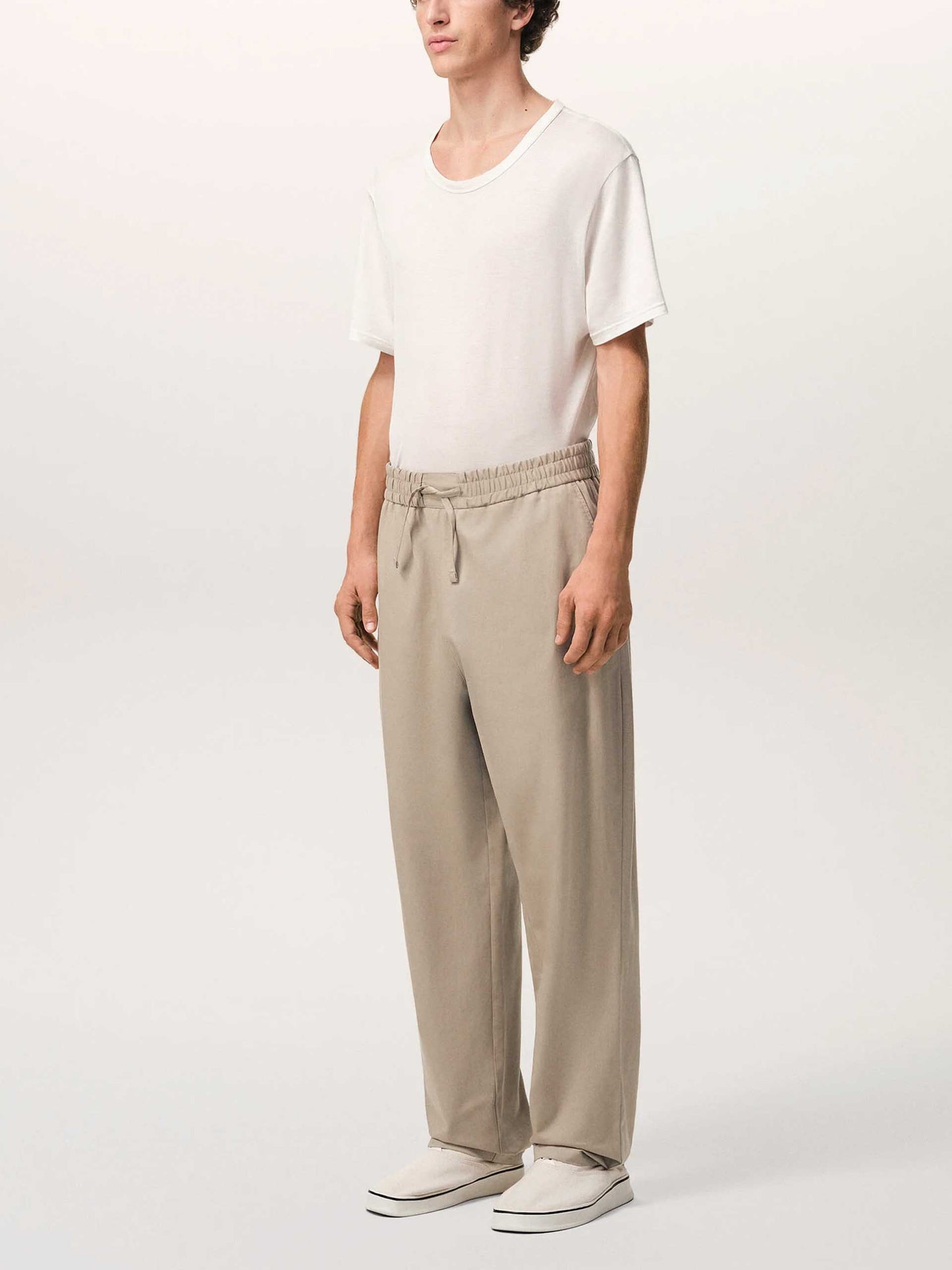 AMI PARIS - Chinohose mit elastischem Bund für Herren