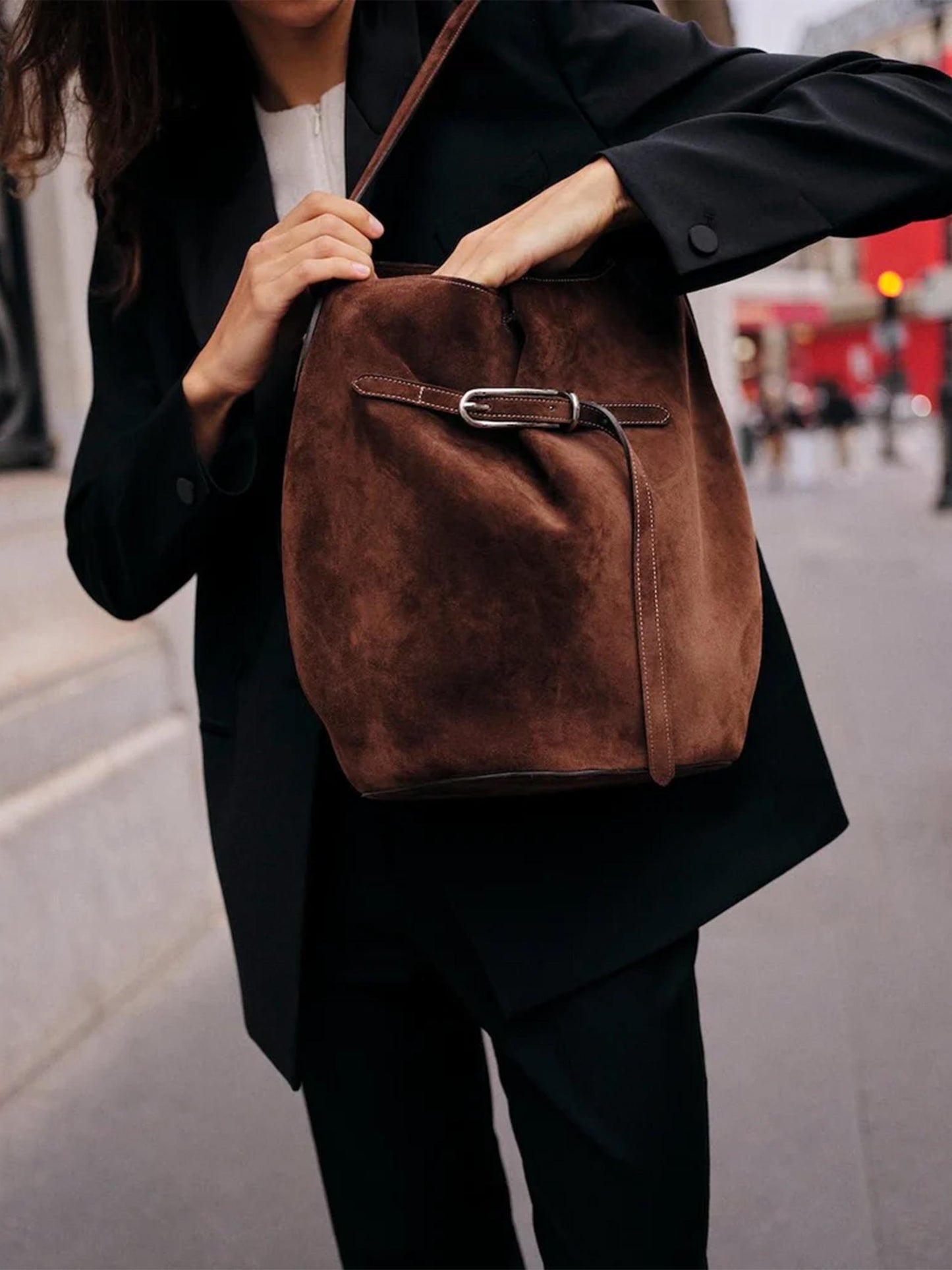 LIFFNER - Tasche Belted Large Bucket Bag Suede Dunkelbraun - Dark Brown