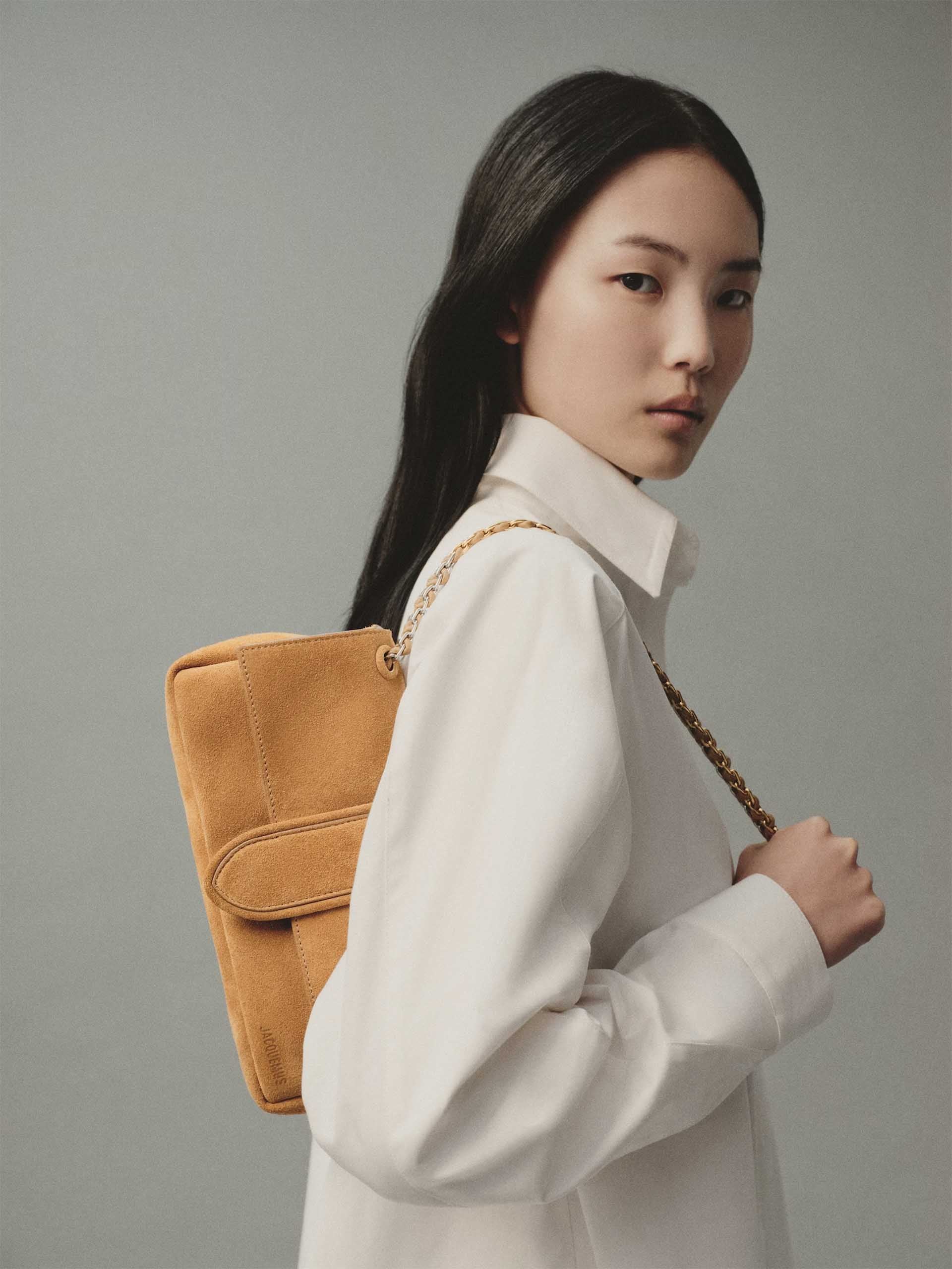 JACQUEMUS - Tasche Bambino Chaîne aus Veloursleder