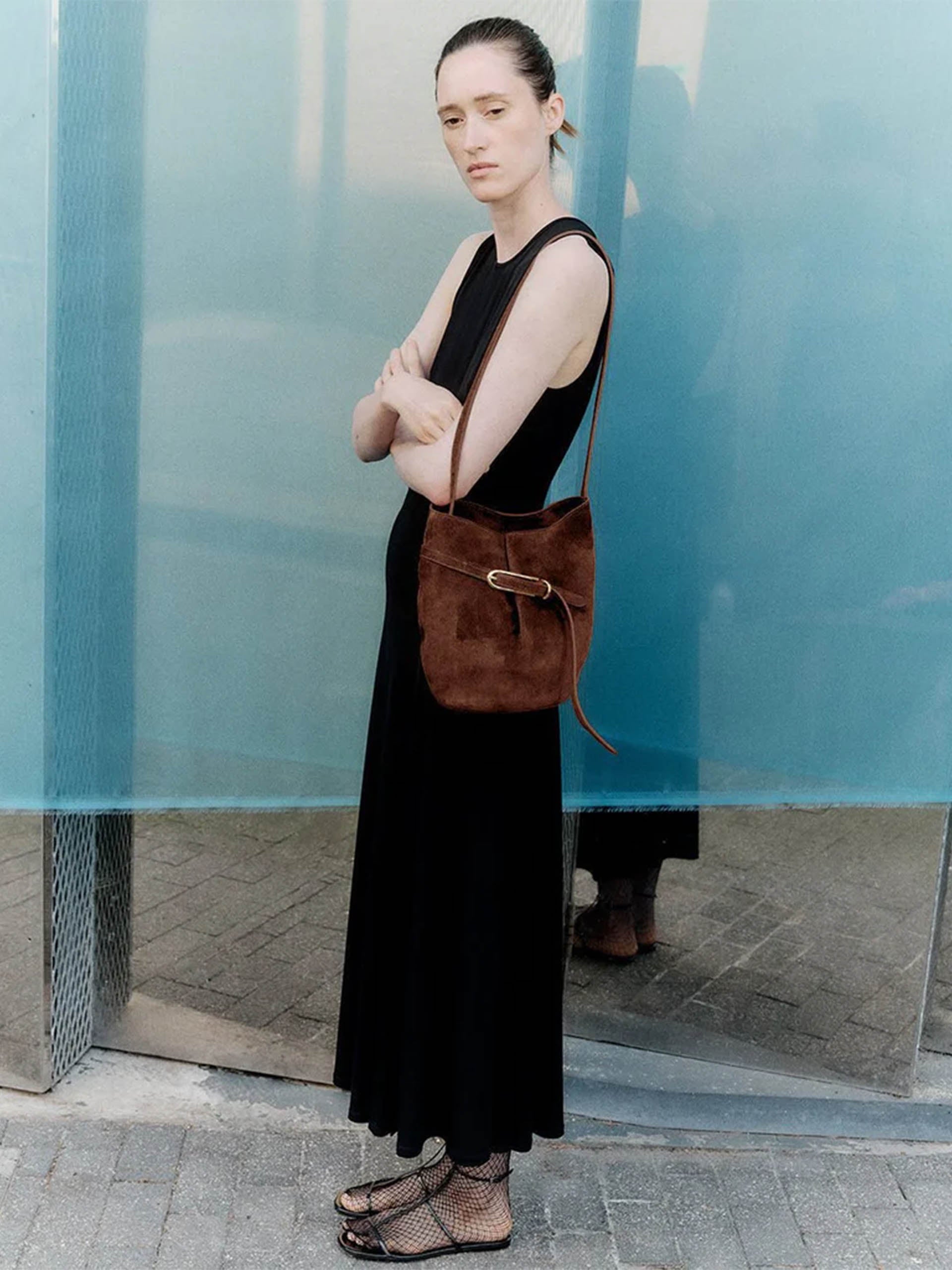 LIFFNER - Bucket Bag Medium aus Veloursleder Dunkelbraun - Dark brown