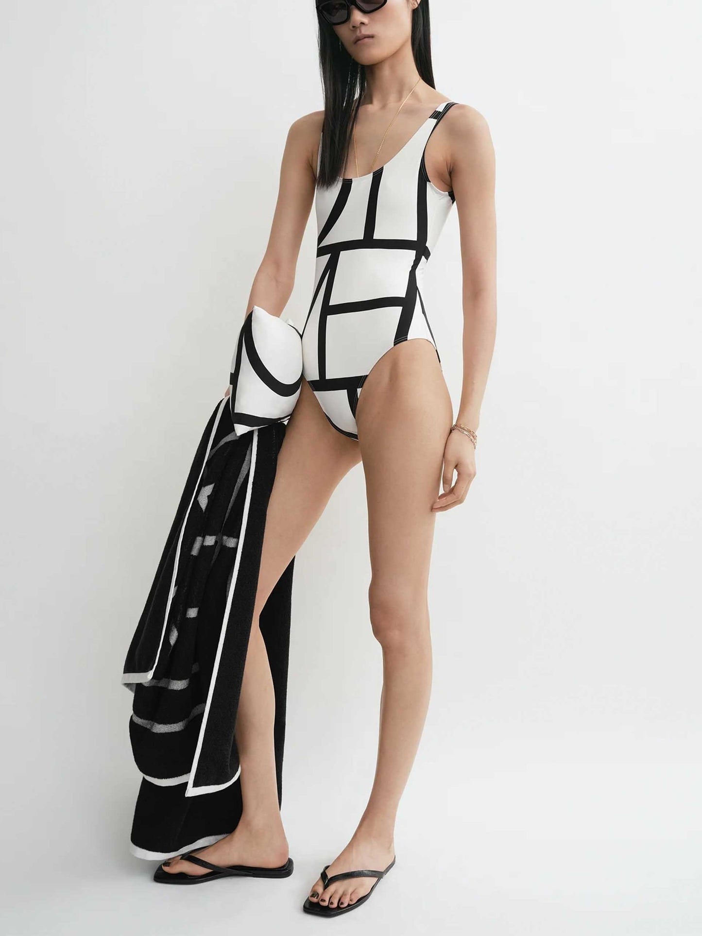 TOTEME - Monogramm-Badeanzug für Damen Weiß Schwarz Tofu Black
