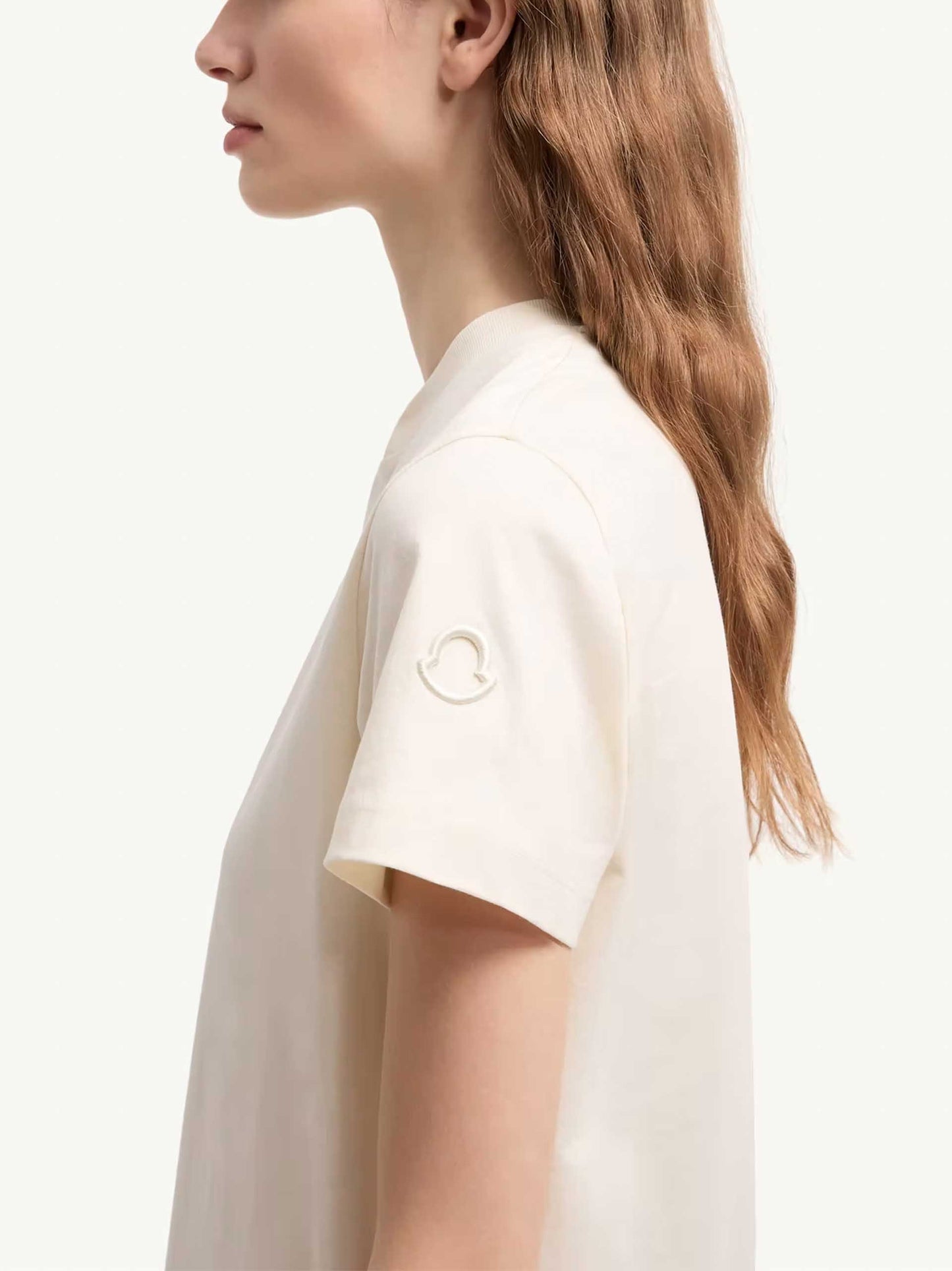 MONCLER - T-Shirt mit Logo-Stickerei für Damen Cremeweiß - Cream white