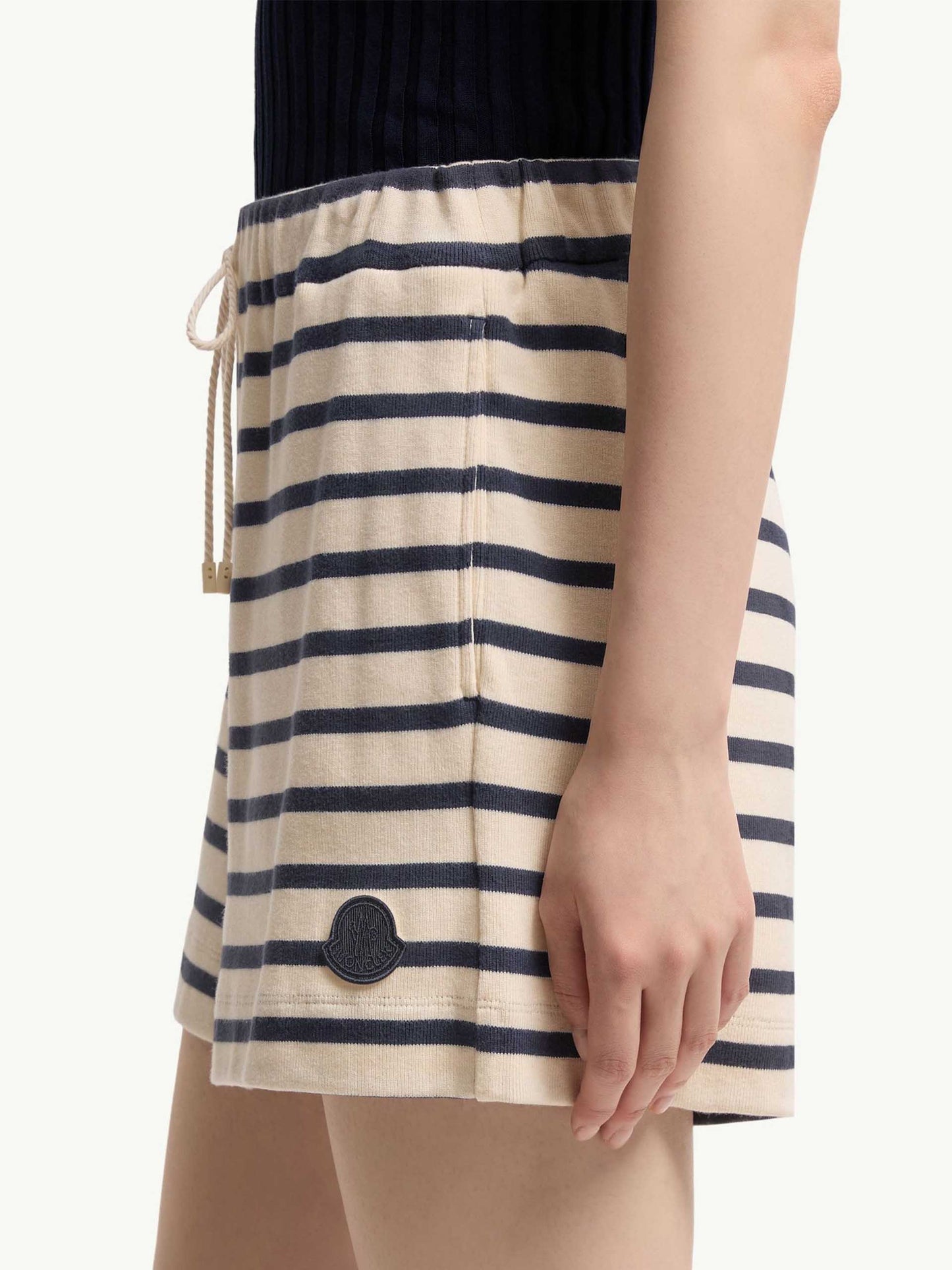 MONCLER - Gestreifte Baumwollshorts für Damen