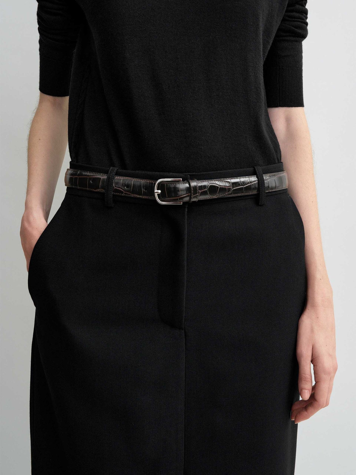 TOTEME - Ledergürtel mit Krokodilprägung - croco-embossed belt chocolate Dunkelbraun