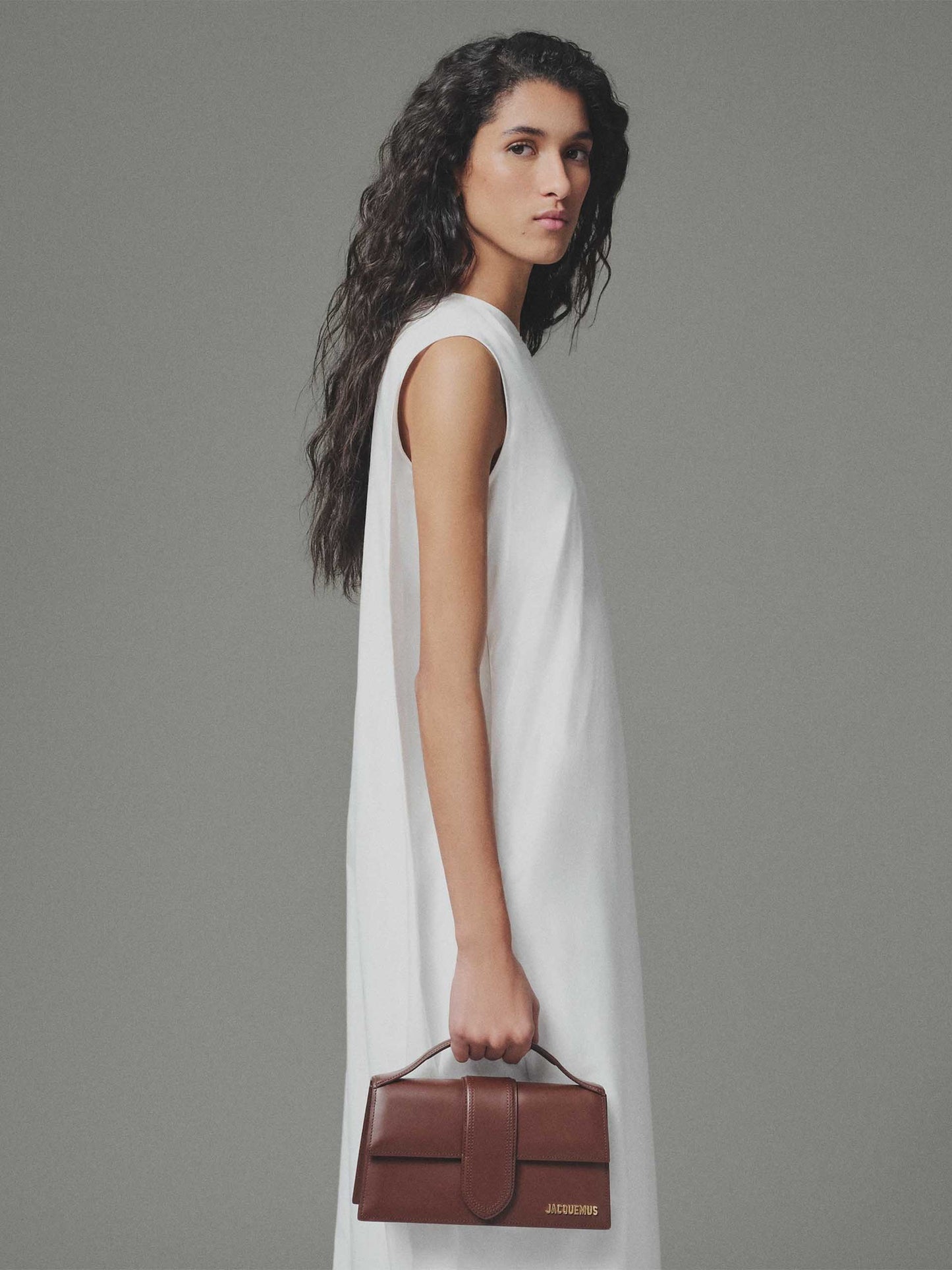 JACQUEMUS - Crossbody-Tasche Grand Bambino aus Leder Braun - Brown