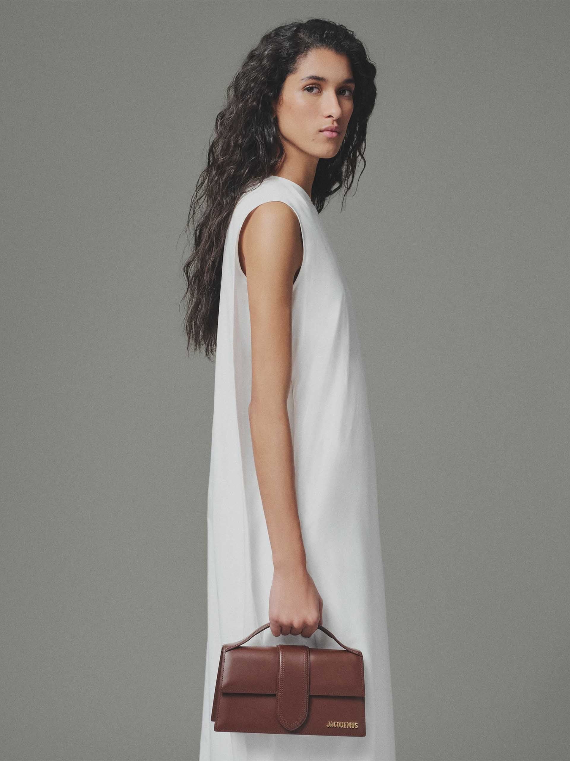 JACQUEMUS - Crossbody-Tasche Grand Bambino aus Leder Braun - Brown