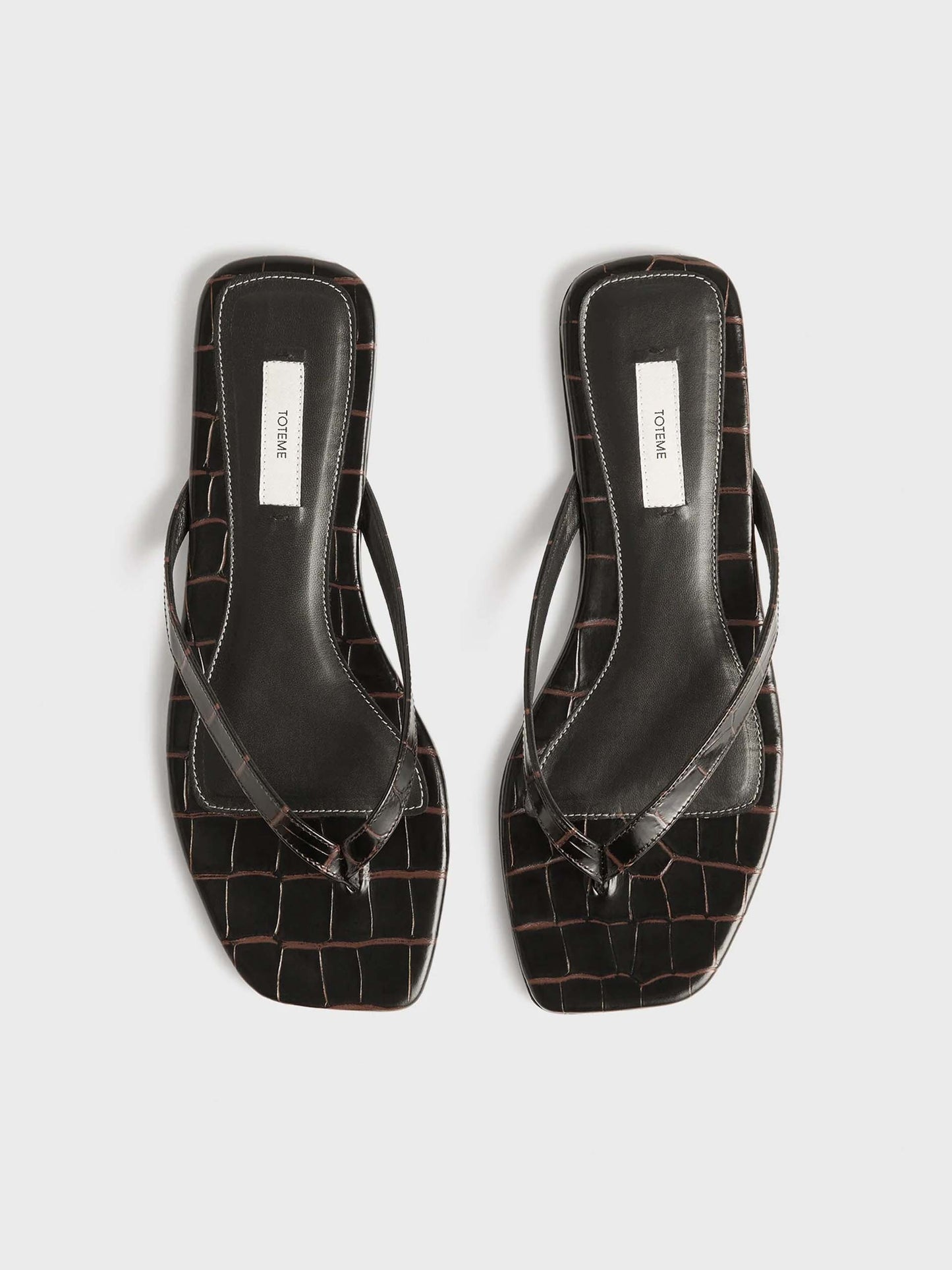 TOTEME - Flip-Flops mit Krokodilprägung für Damen