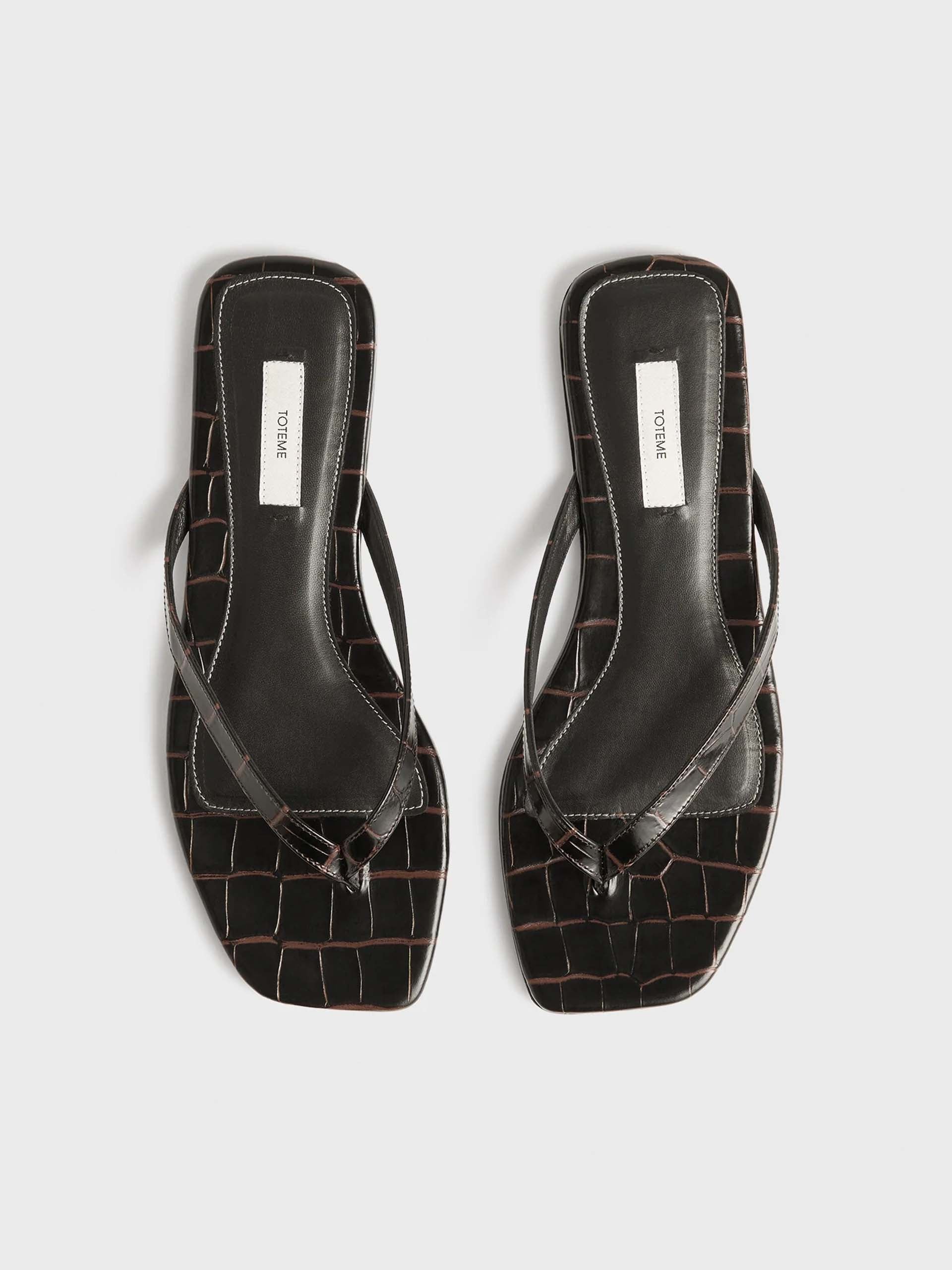 TOTEME - Flip-Flops mit Krokodilprägung für Damen