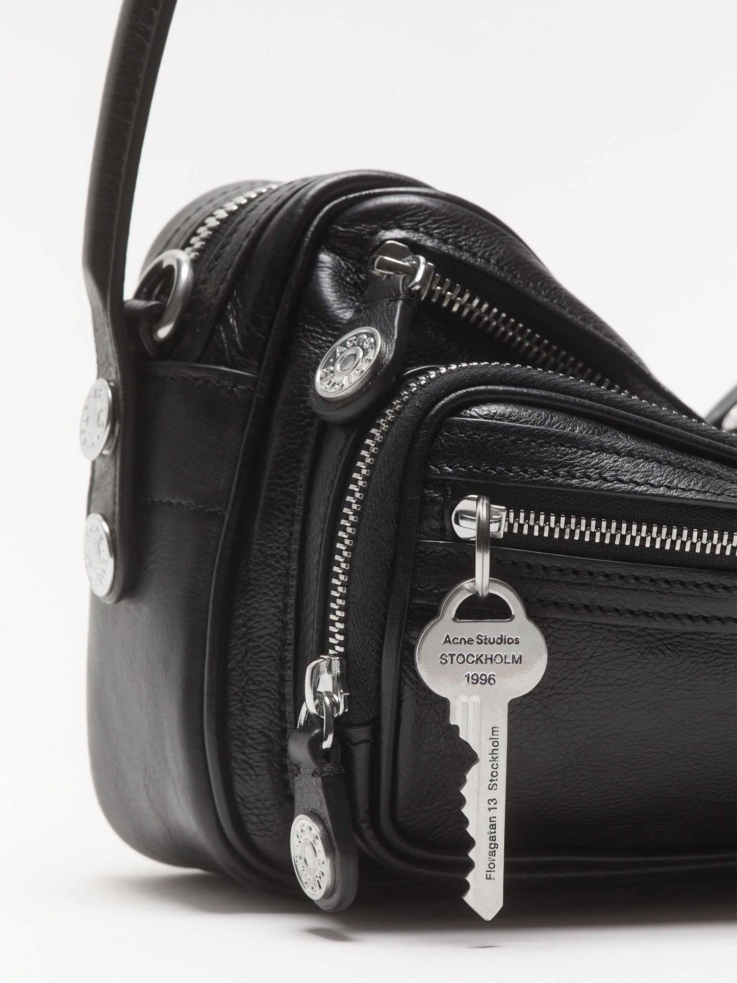 ACNE STUDIOS - Schultertasche Camero Party aus Leder