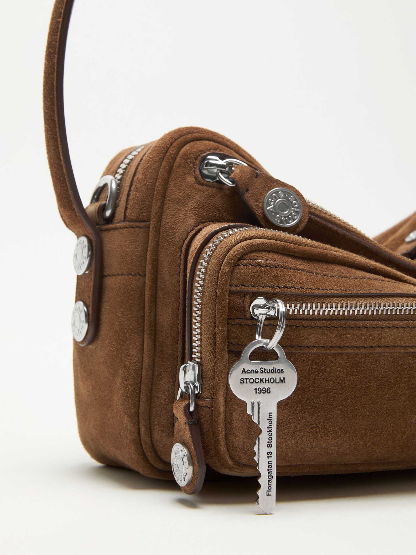 ACNE STUDIOS - Schultertasche Camero Party aus Veloursleder