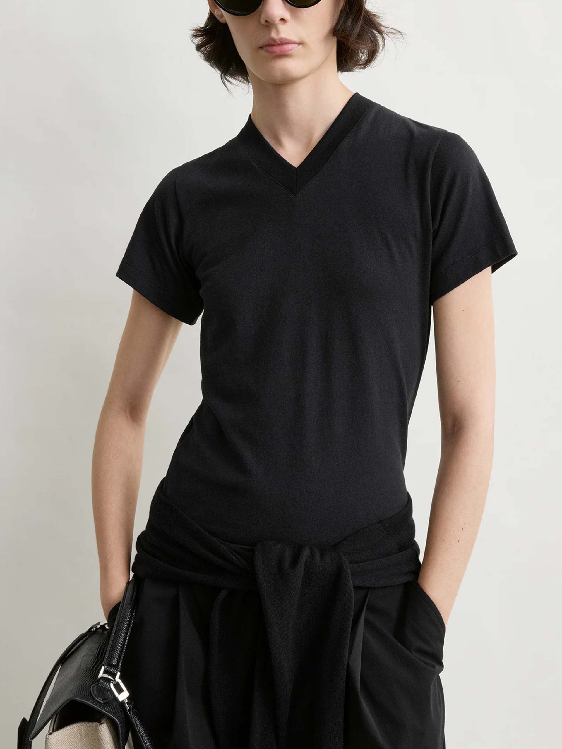 Toteme – T-Shirt mit V-Ausschnitt für Damen Schwarz - Black