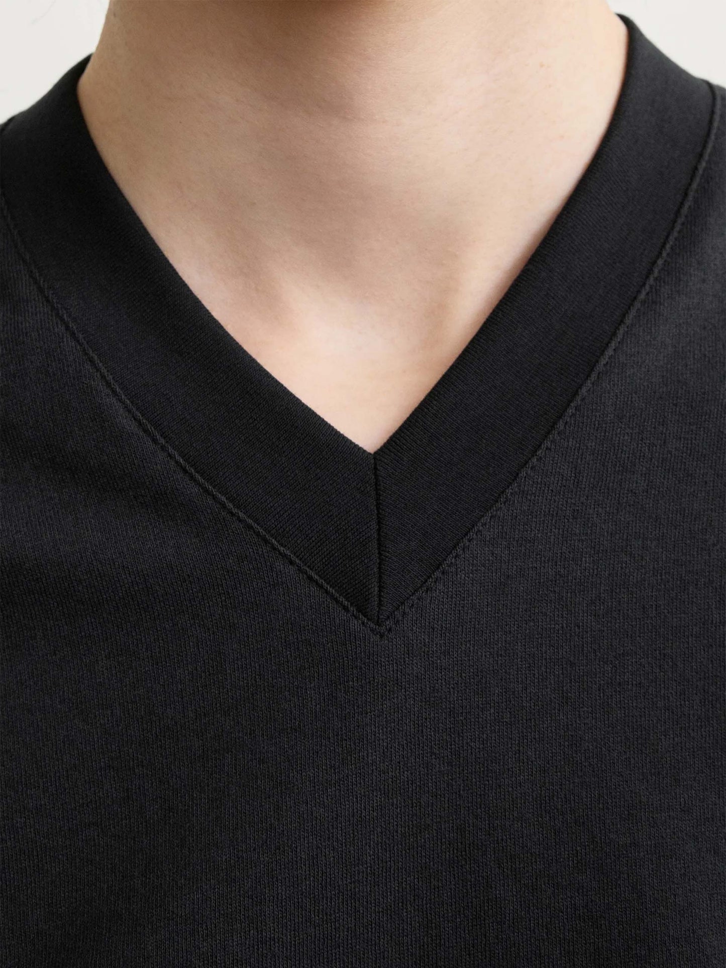 Toteme – T-Shirt mit V-Ausschnitt für Damen Schwarz - Black