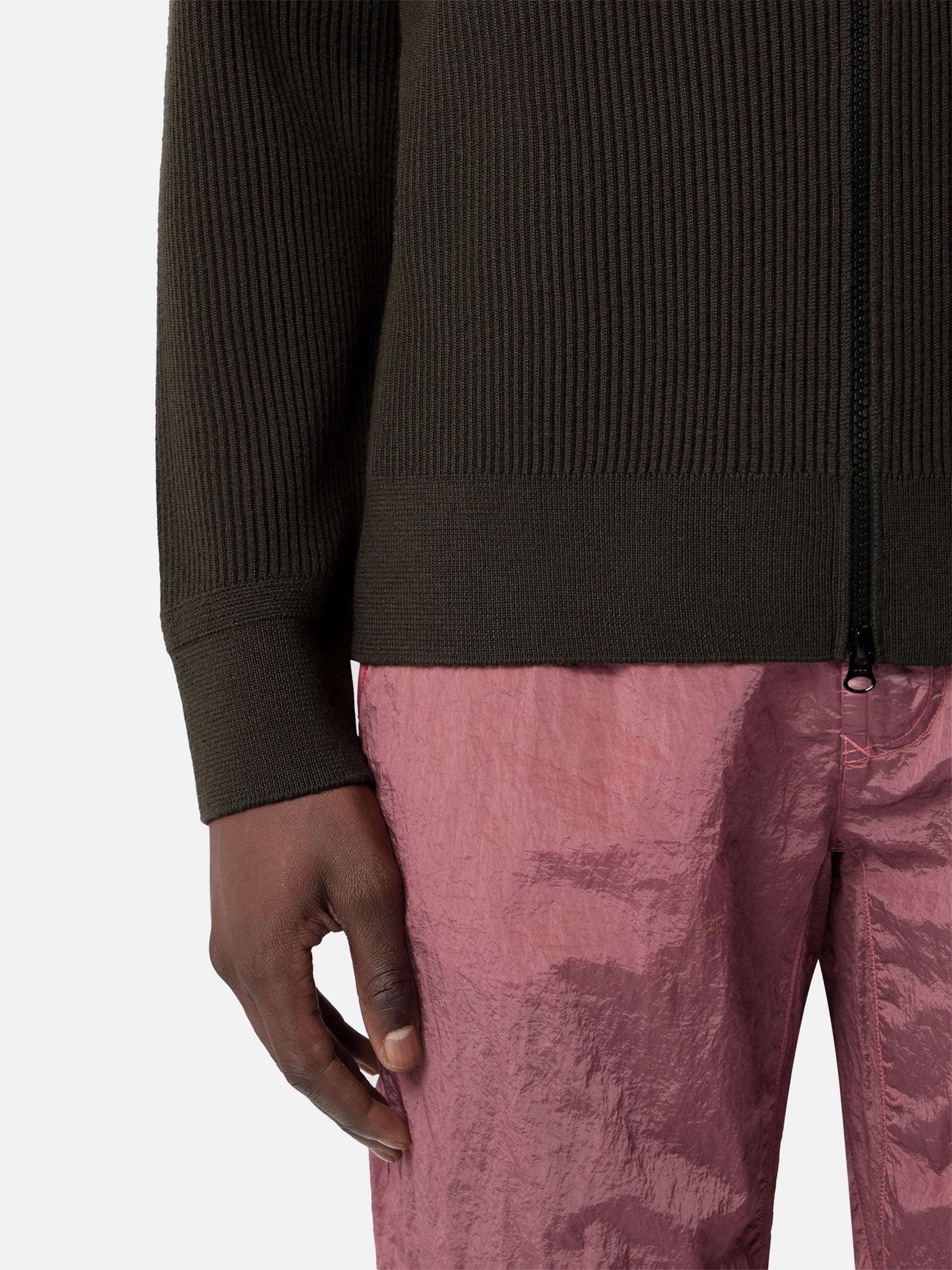 Stone Island – Gerippte Strickjacke mit Logo-Patch für Herren Oliv-Grau - Coal Grey