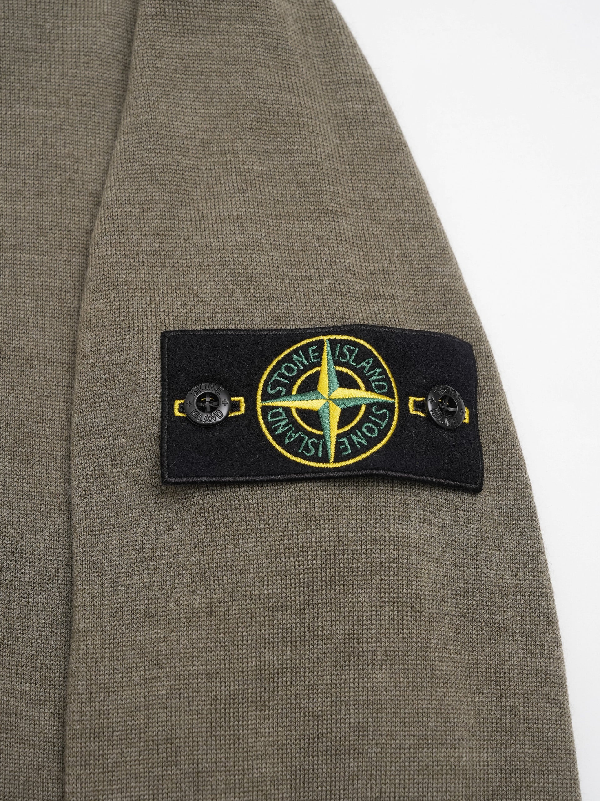 Stone Island – Rundhalspullover mit Kompass-Patch für Herren Salbeigrün - Sage green
