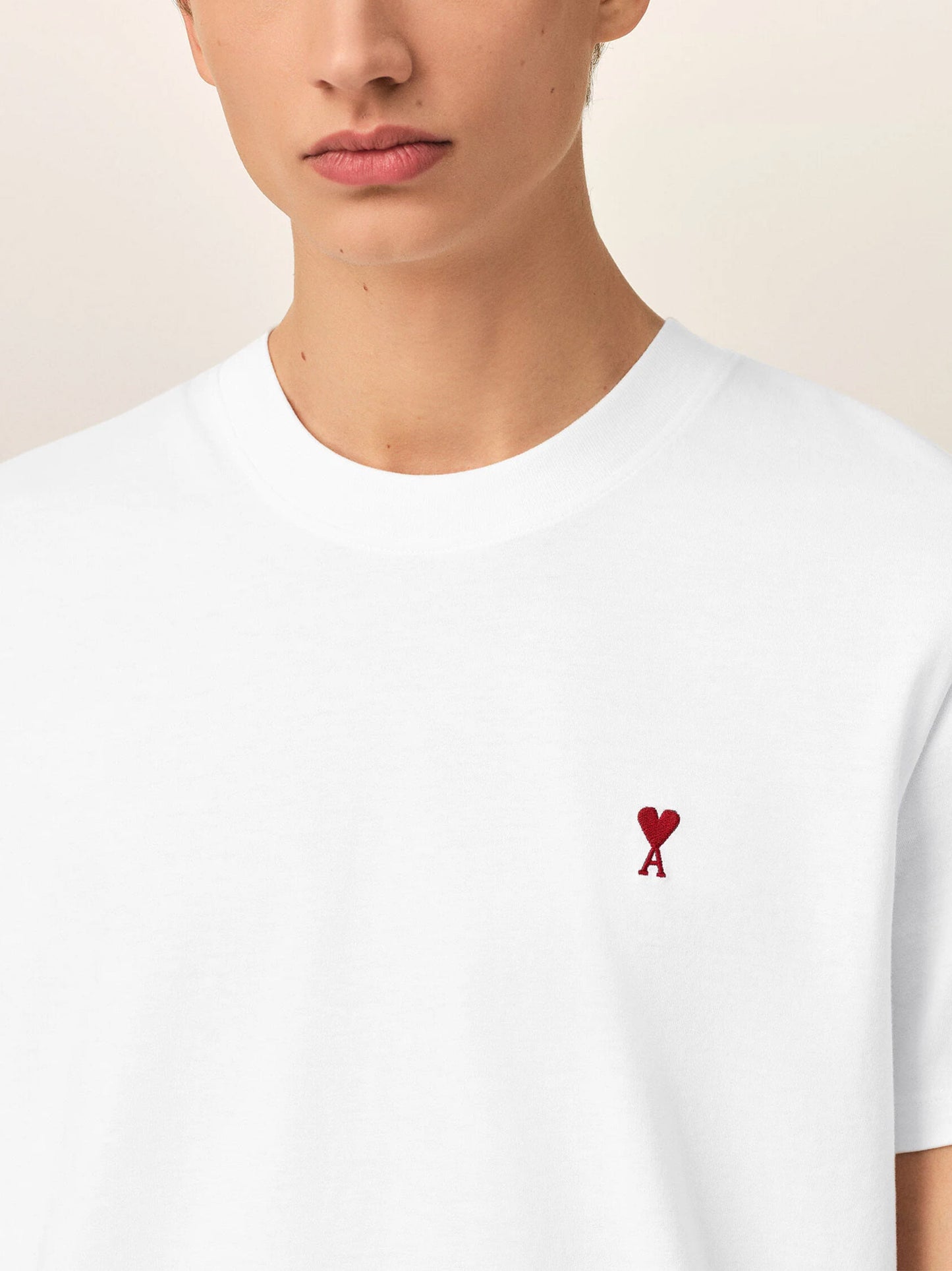 Ami Paris – T-Shirt mit rotem Ami De Coeur Logo Weiß - White