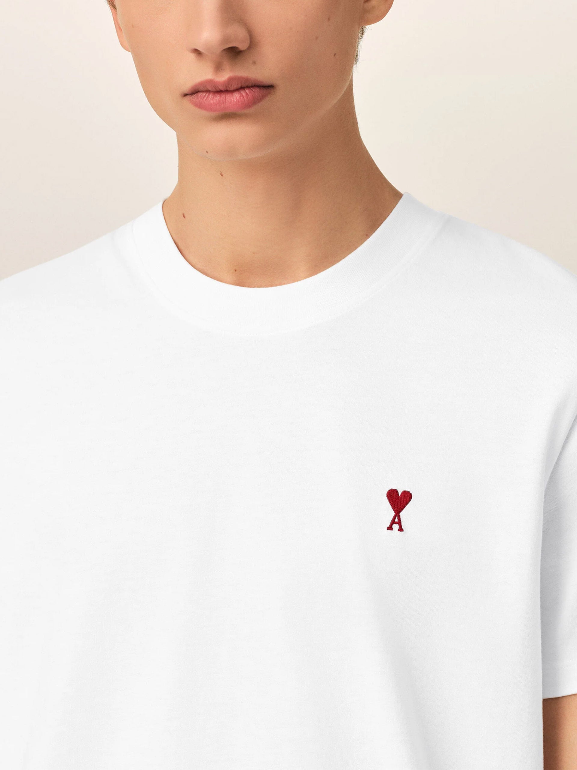 Ami Paris – T-Shirt mit rotem Ami De Coeur Logo Weiß - White