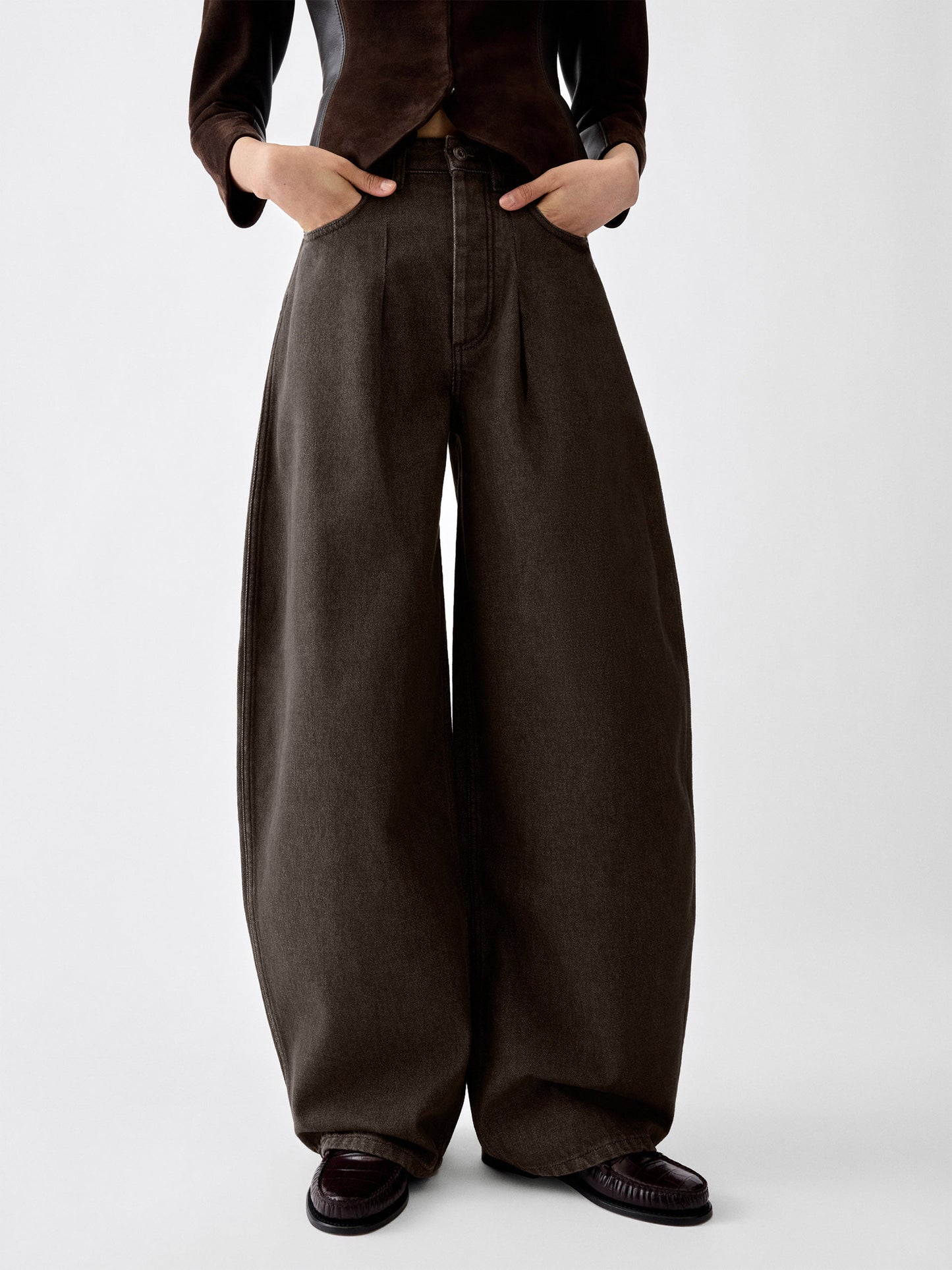 JACQUEMUS - High-Rise Barrel-Leg Jeans Ovalo für Damen