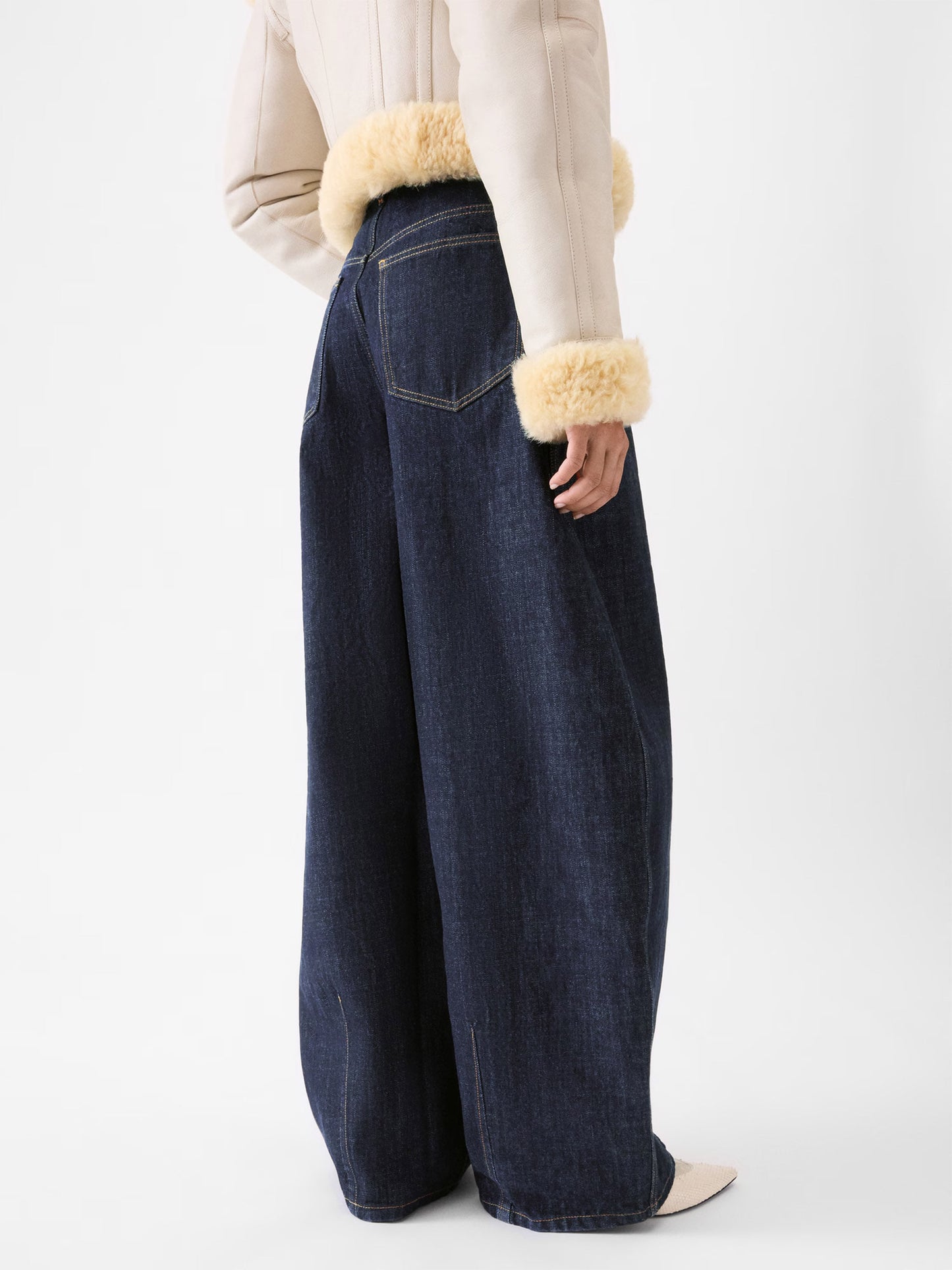 Jacquemus High-Rise Barrel-Jeans Ovalo für Damen Dunkelblau