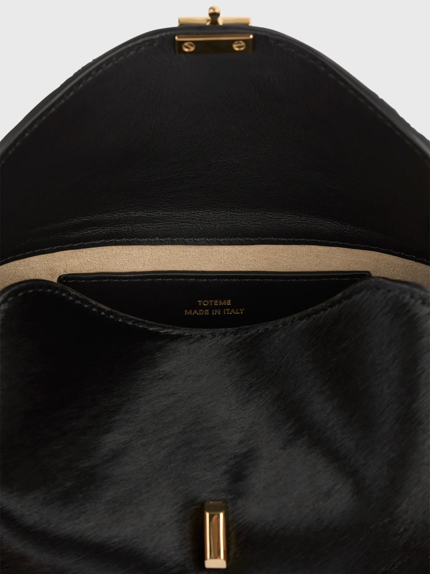Toteme Clutch T-Lock Mini aus Leder in Pony-Optik Schwarz