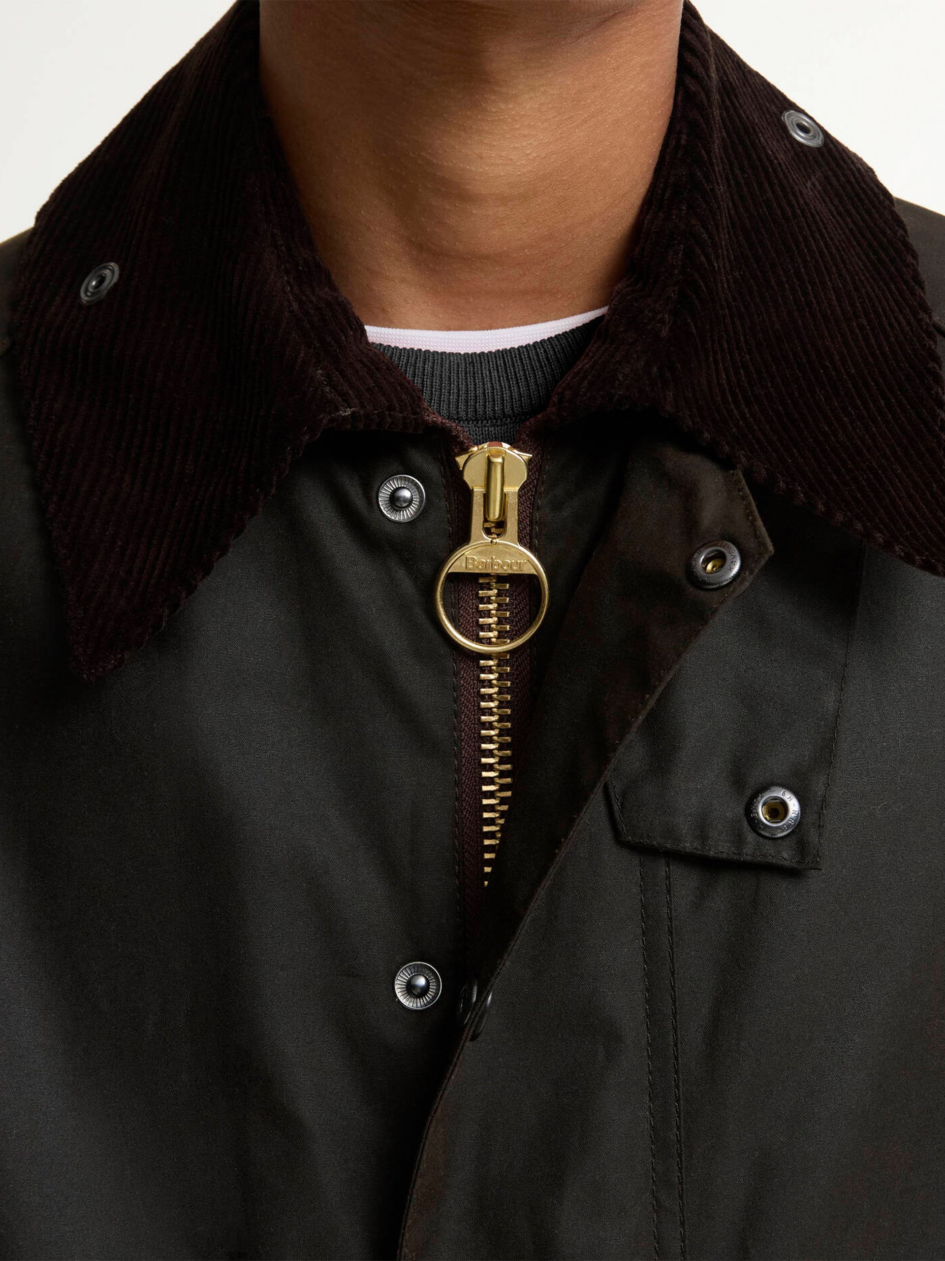 Barbour Wachsjacke Classic Beaufort mit Cordkragen Olivgrün