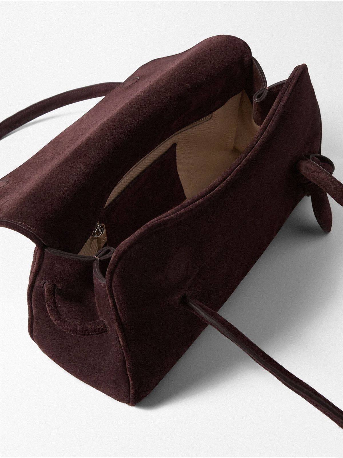 Jacquemus Schultertasche Turismo Long aus Veloursleder Dunkelbraun