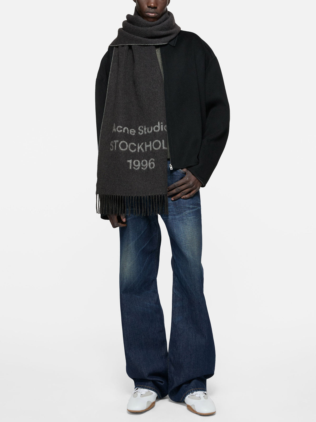 Acne Studios – Breiter Schal aus Wolle mit 1996-Logo Schwarz/Weiß - Black/White