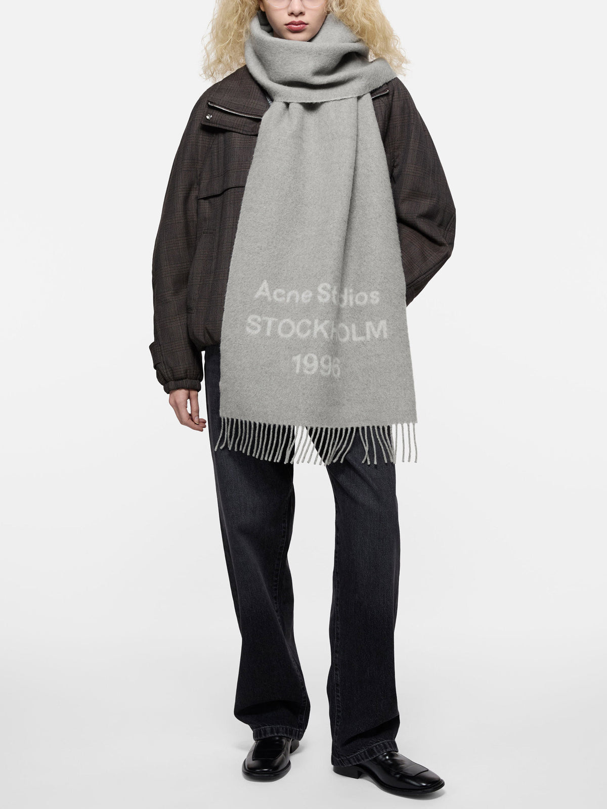 Acne Studios – Breiter Schal aus Wolle mit 1996-Logo Hellgrau/Weiß - Light Grey/White