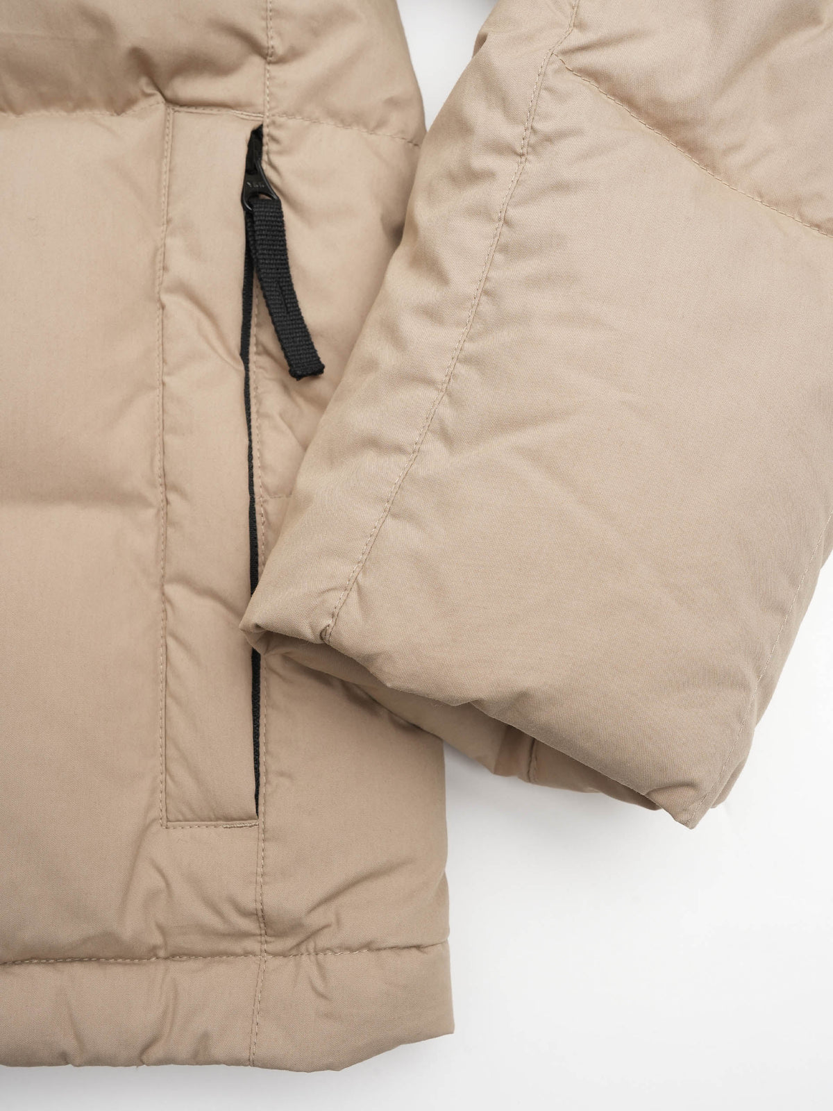 Stone island Daunenjacke mit Logo-Patch für Herren Beige