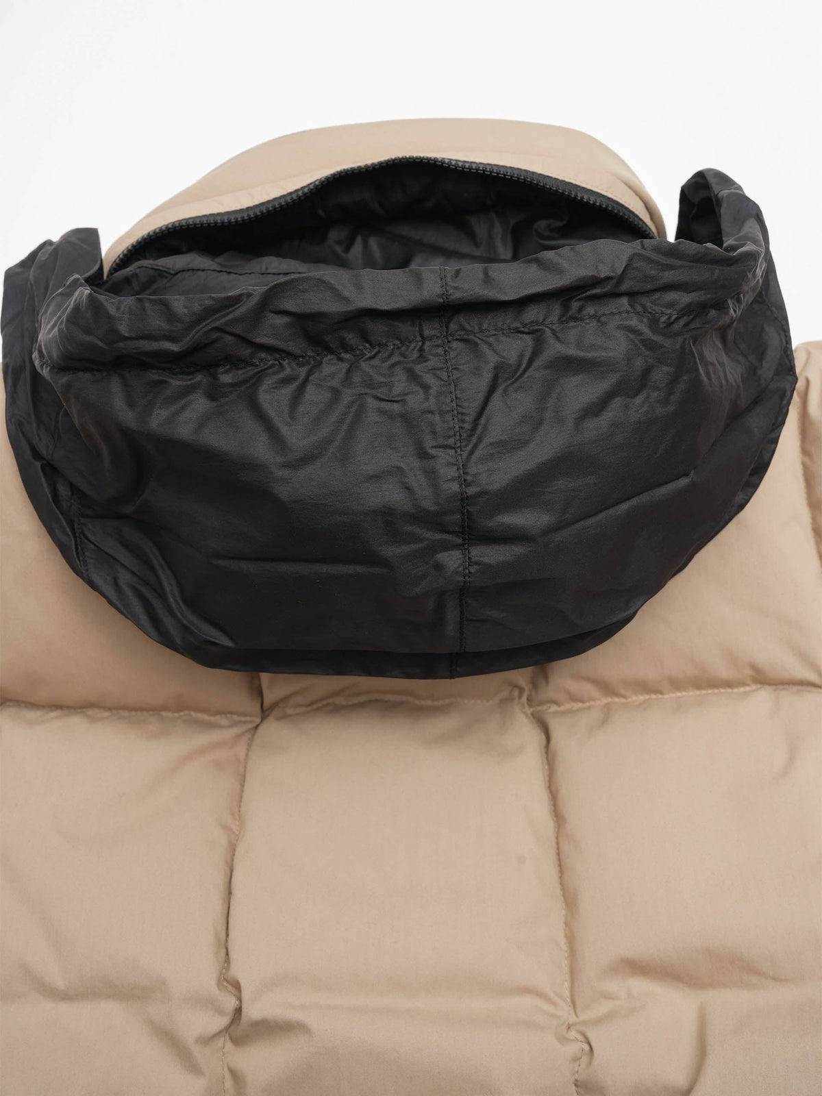 Stone island Daunenjacke mit Logo-Patch für Herren Beige