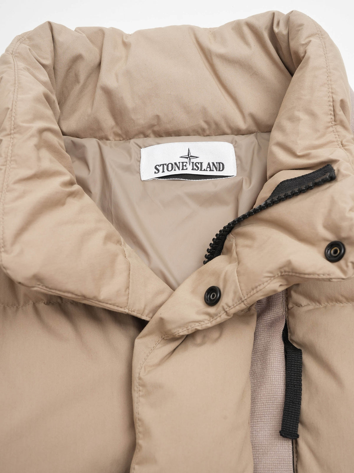 Stone island Daunenjacke mit Logo-Patch für Herren Beige