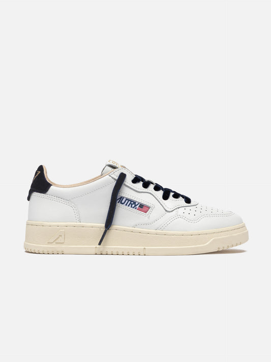 Autry Sneakers Medalist Low aus Leder für Damen Weiß/Dunkelblau