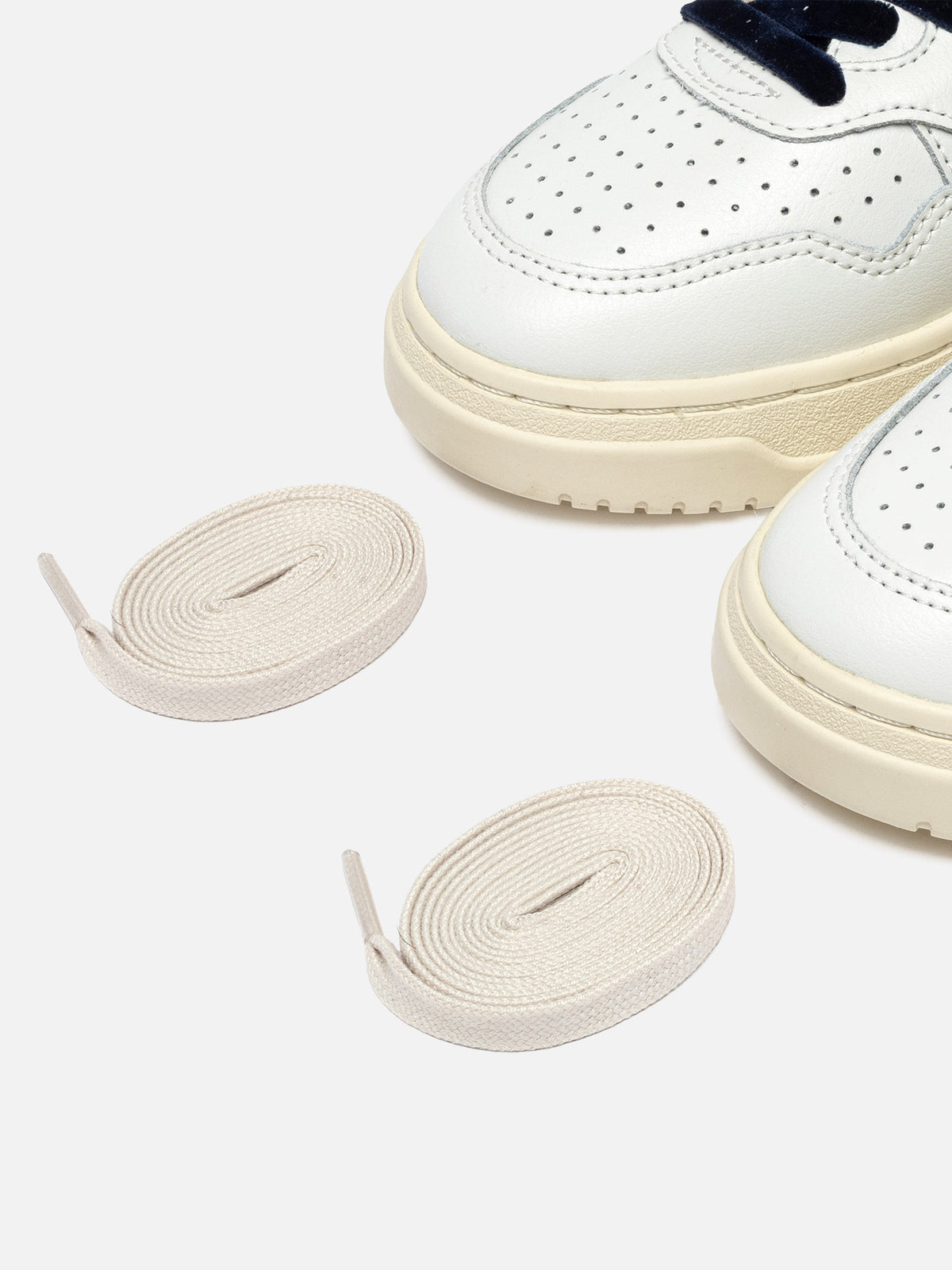 Autry Sneakers Medalist Low aus Leder für Damen Weiß/Dunkelblau