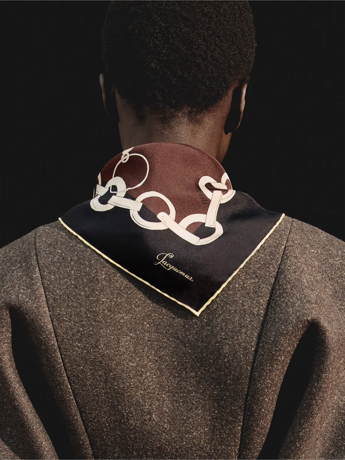Jacquemus Seidentuch Le Foulard Pampille Braun
