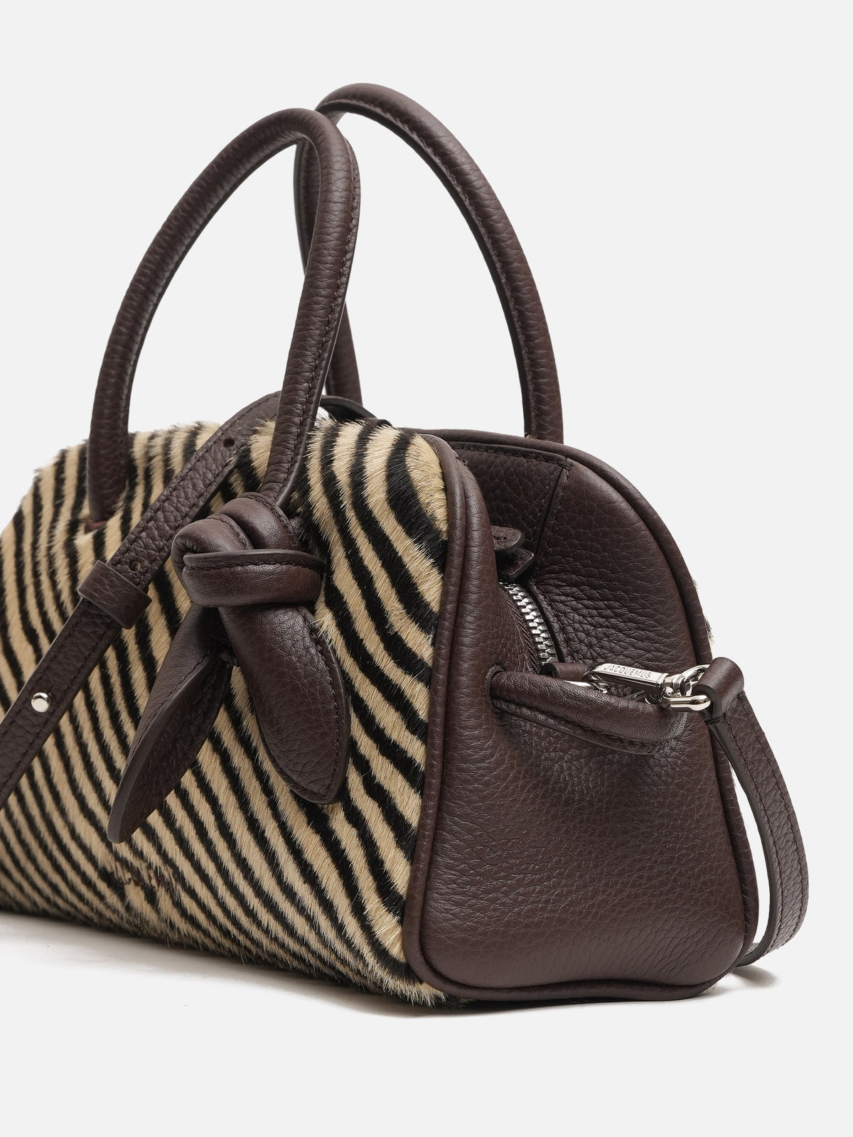 Jacquemus Handtasche Petit Turismo aus Kalbshaar mit Zebramuster Dunkelbraun/Zebra