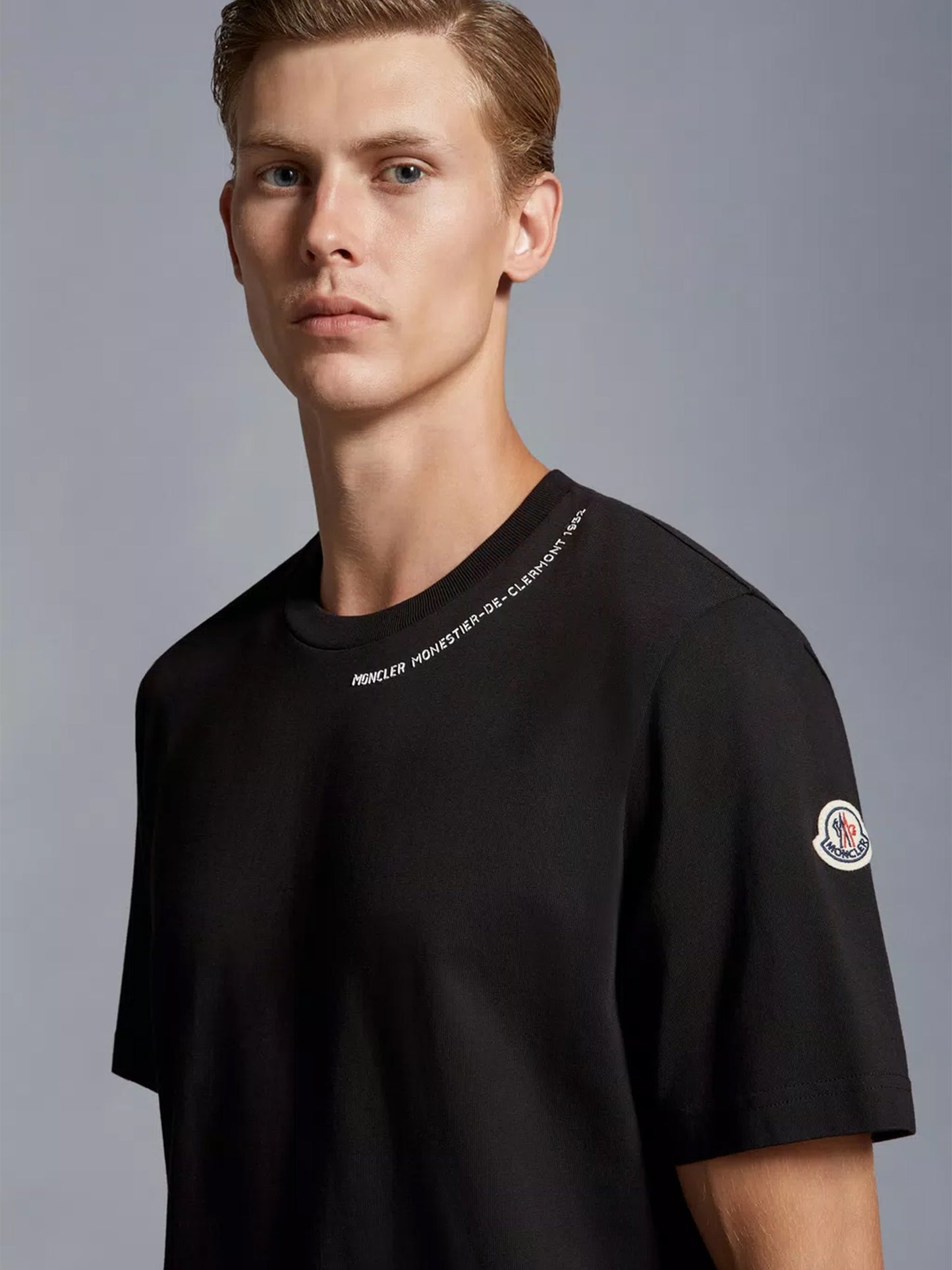 MONCLER - T-Shirt mit Logo-Details Schwarz – Black